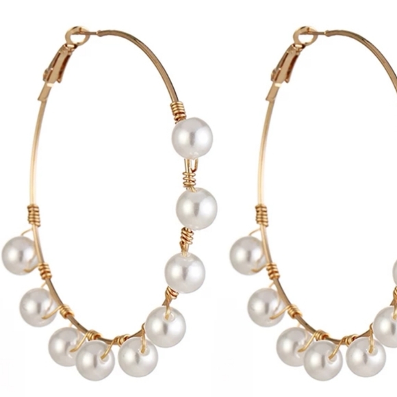 Relisted ◇Beth◇ Pearl Gold Hoops - Picture 4 of 4